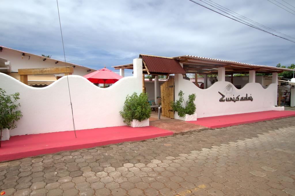 Hotel Zurisadai Puerto Ayora  Exterior foto