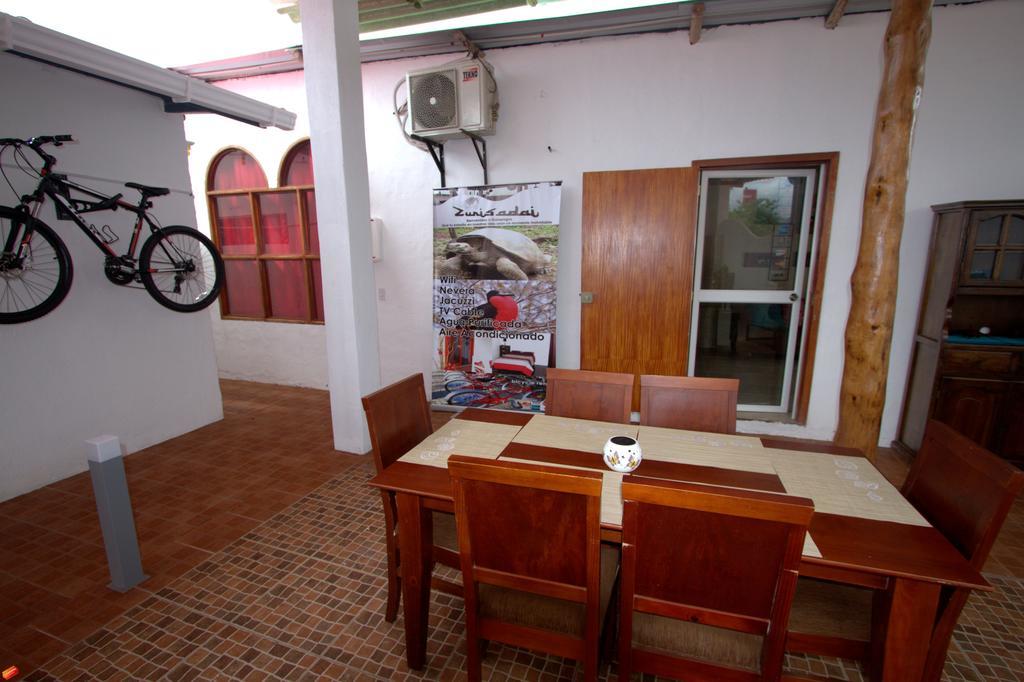 Hotel Zurisadai Puerto Ayora  Exterior foto